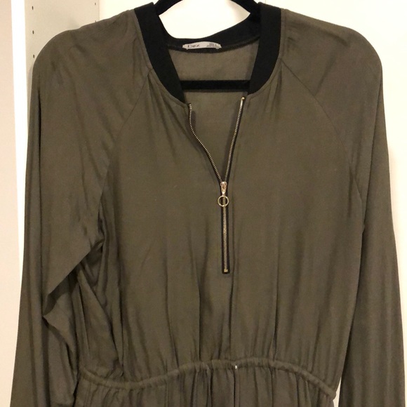 Robe - Picture 2 of 3